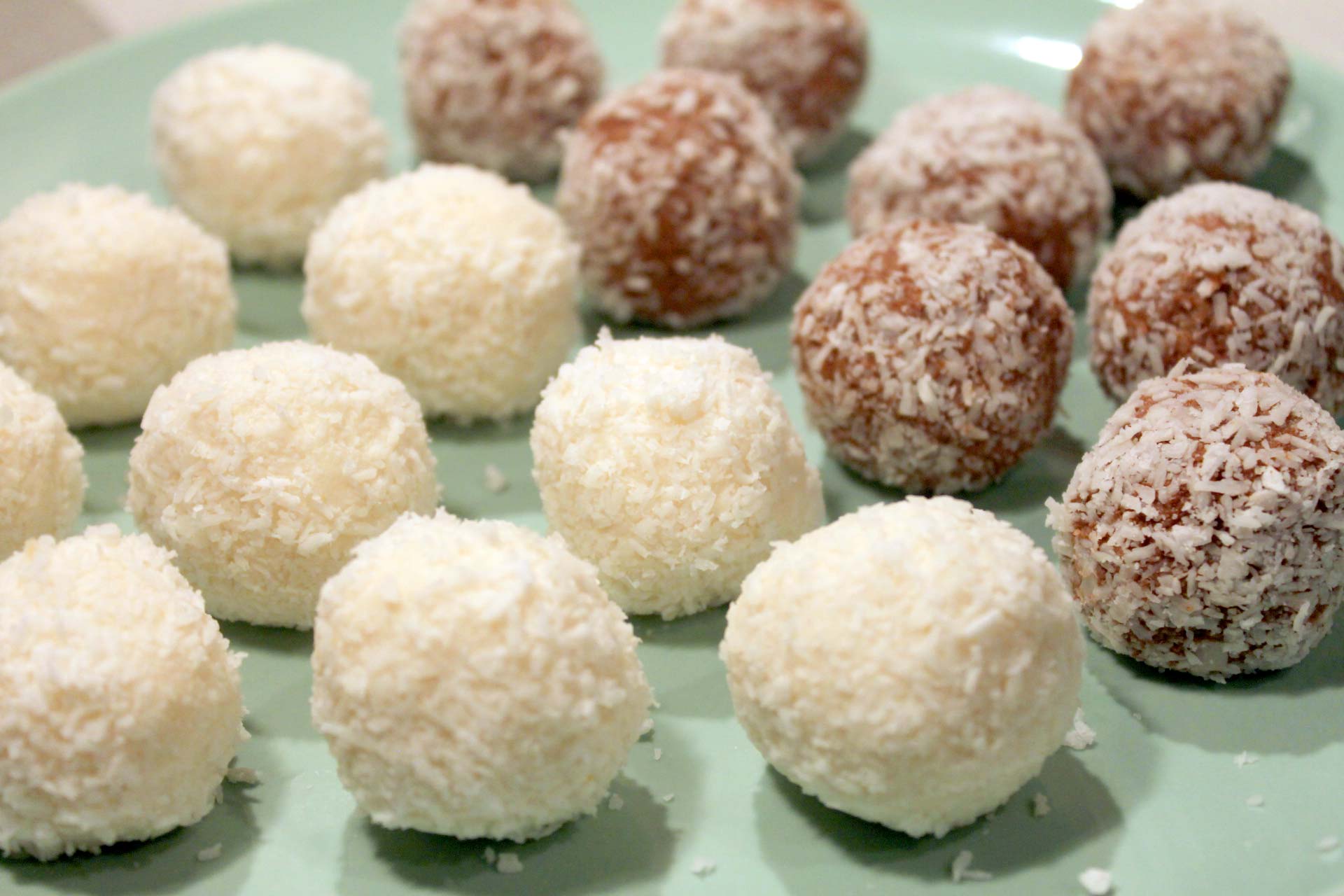 Palline al cocco e ricotta - Ricette Passo Passo con foto dettagliate